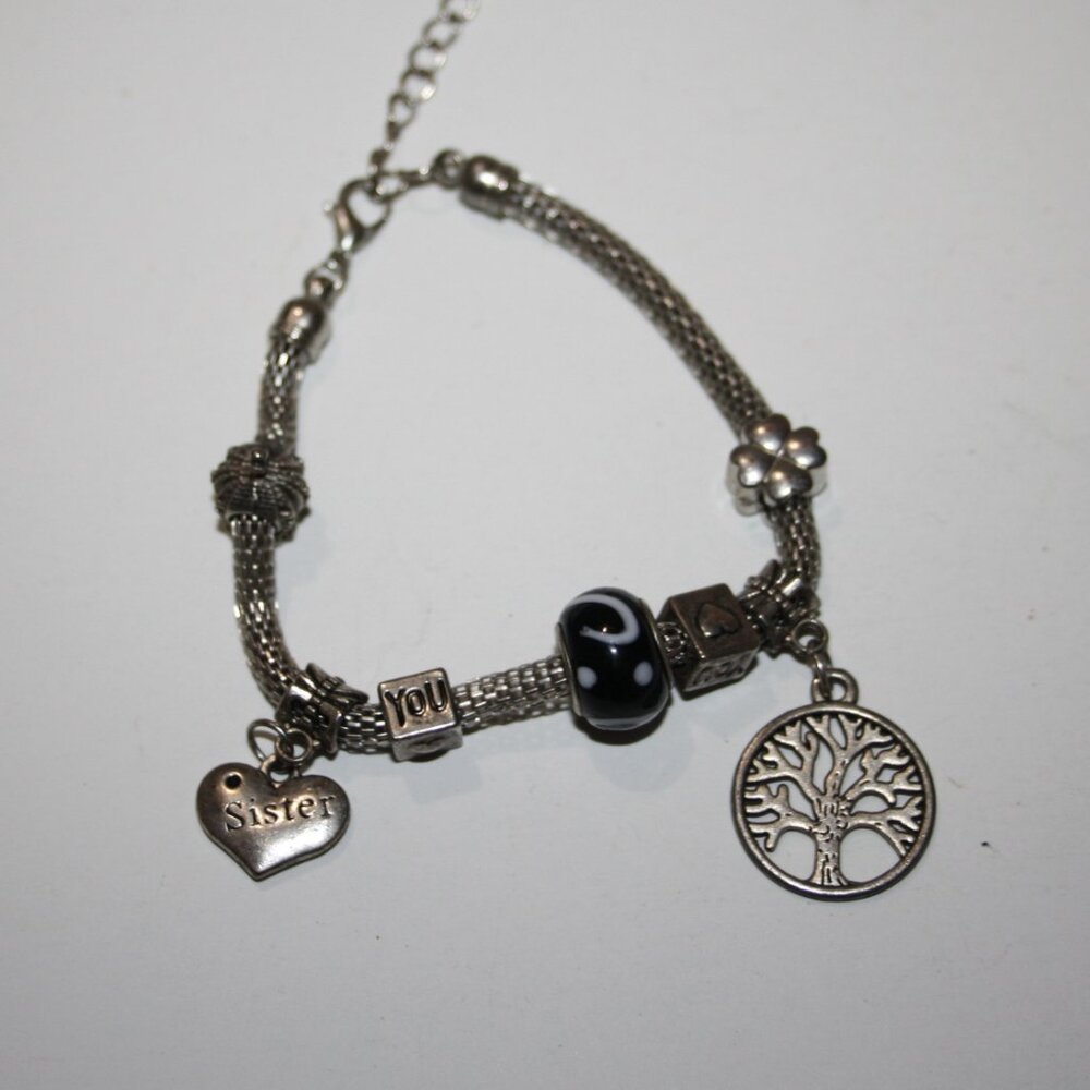 Beautiful silver Sister bead charm bracelet 8-10"